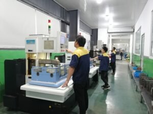 This is plastic injection machine for heavy duty connector